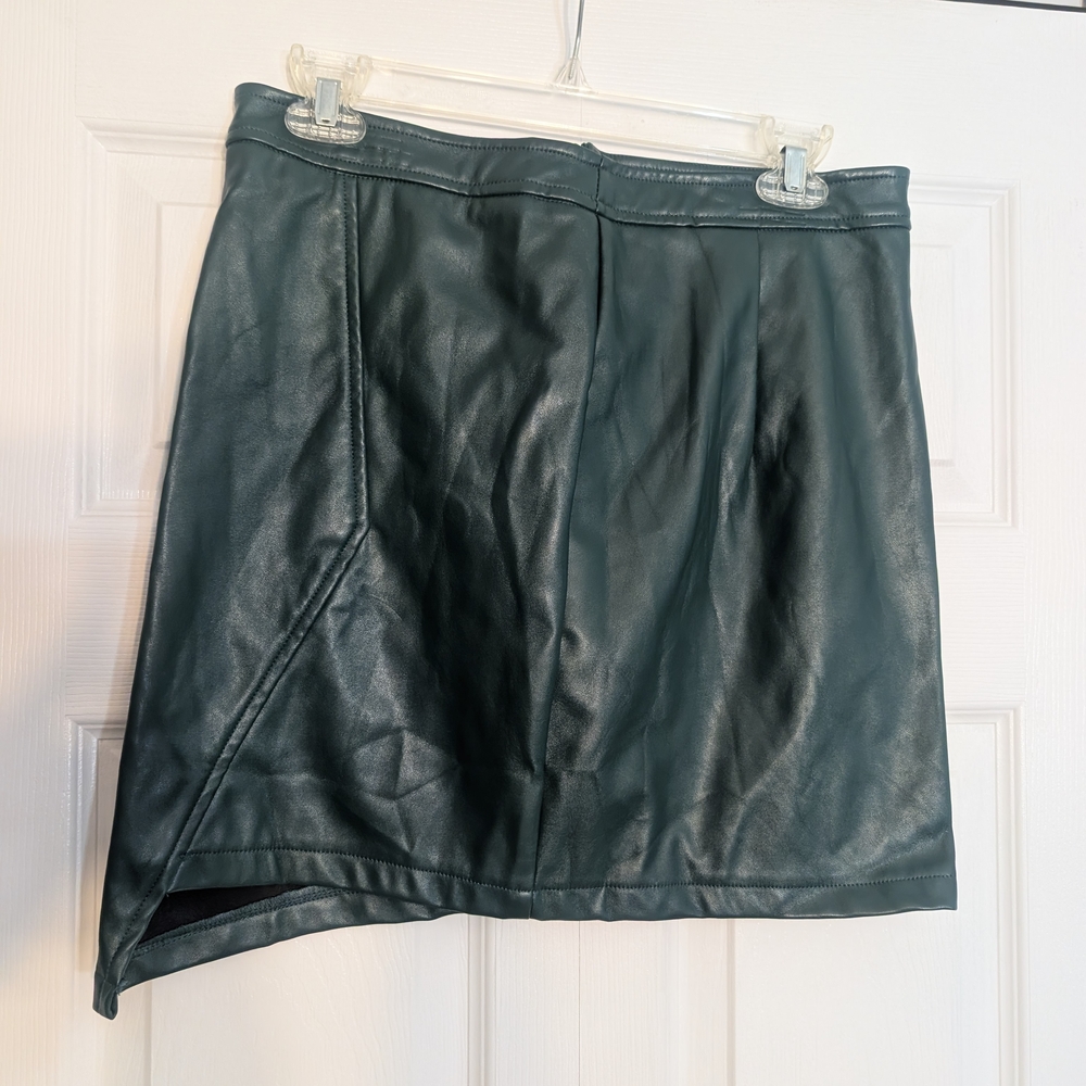 Elegant Green Leather Skirt